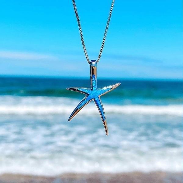 Ketting met zeestermotief en blauwe opaalaccenten
