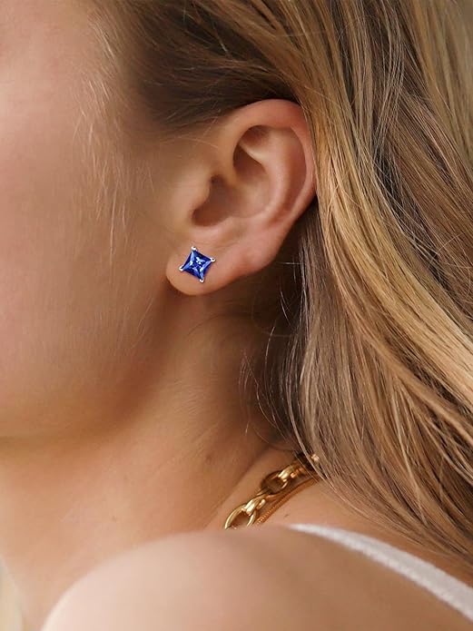 Minimalistische oorknopjes met prinsesgeslepen saffier | Witgoud