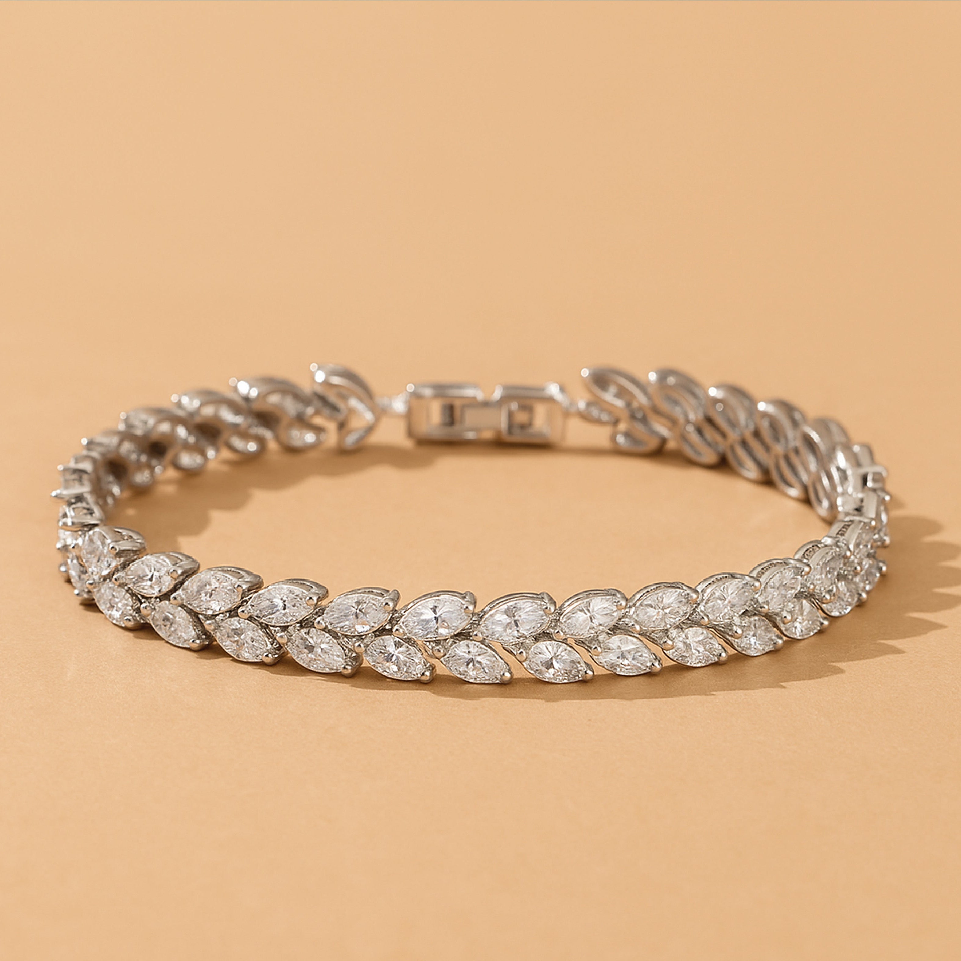 Nemorina Foliora | Elegante Armband in Witgoud