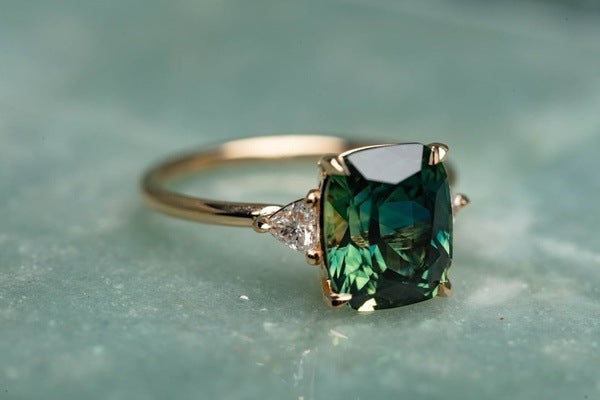 Ring geïnspireerd met groene edelsteen | Goud