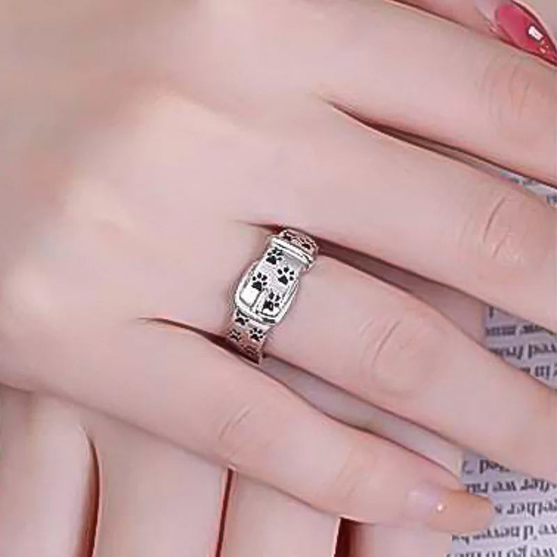 Ring met halsband-geïnspireerd ontwerp