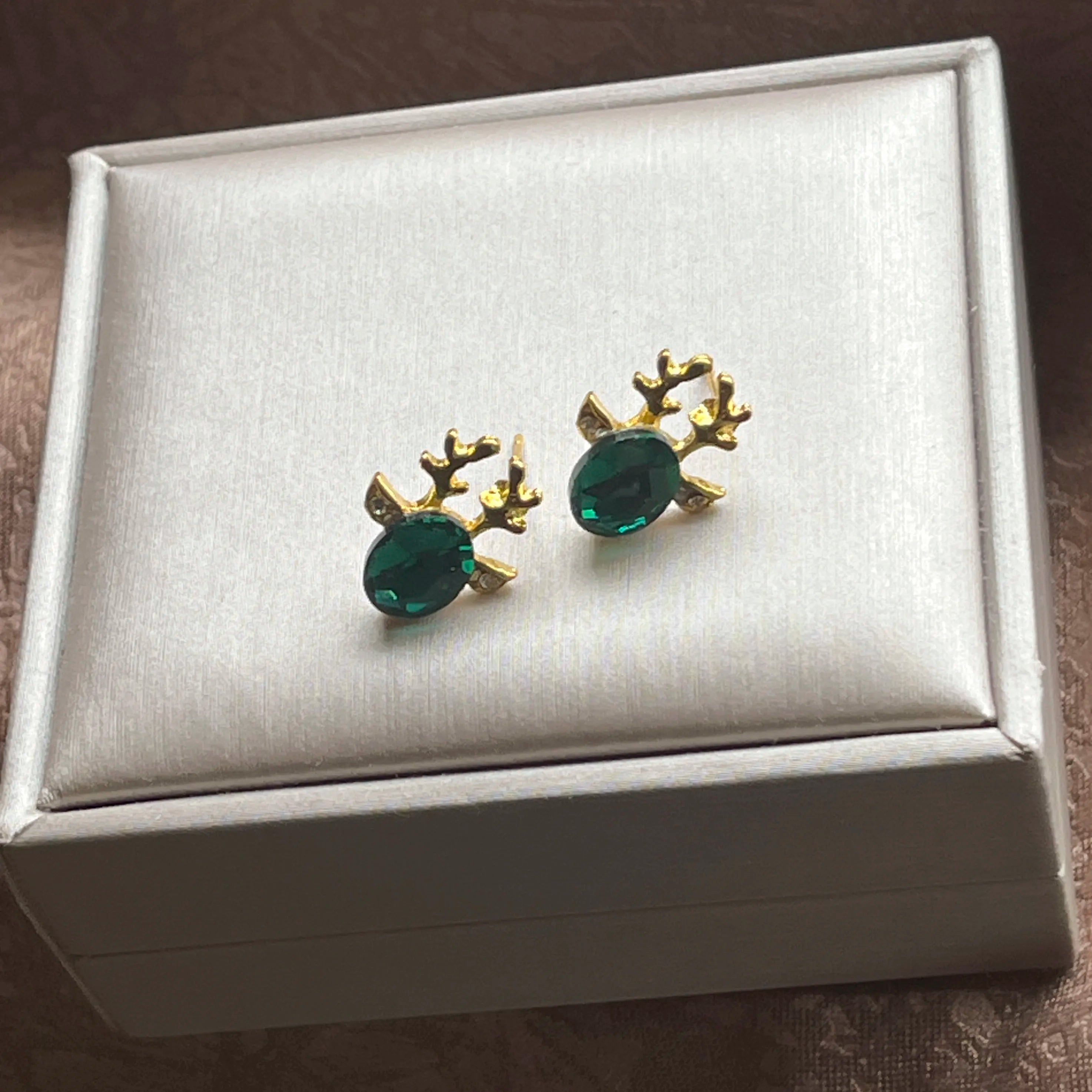 Rendier-vormige oorknopjes met decoratieve kristaldetails