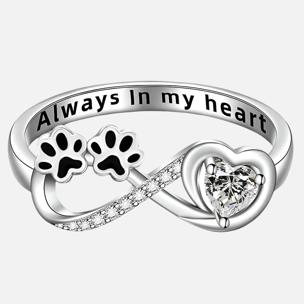 Ring met pootmotief en decoratieve vormelementen