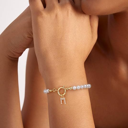 Auden Clé Letterbedel Armband in Goud
