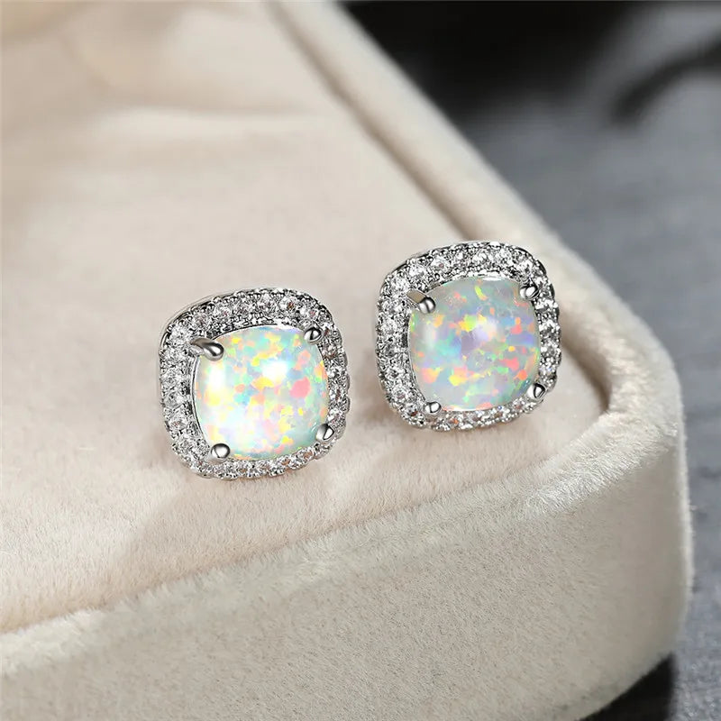 Elegante Zilveren Ronde Witte Vuuropal Oorknopjes