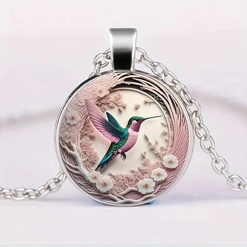 Hangerketting met ronde glazen koepel en kolibriemotief