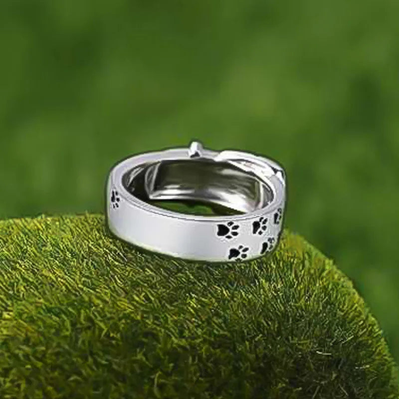 Ring met halsband-geïnspireerd ontwerp
