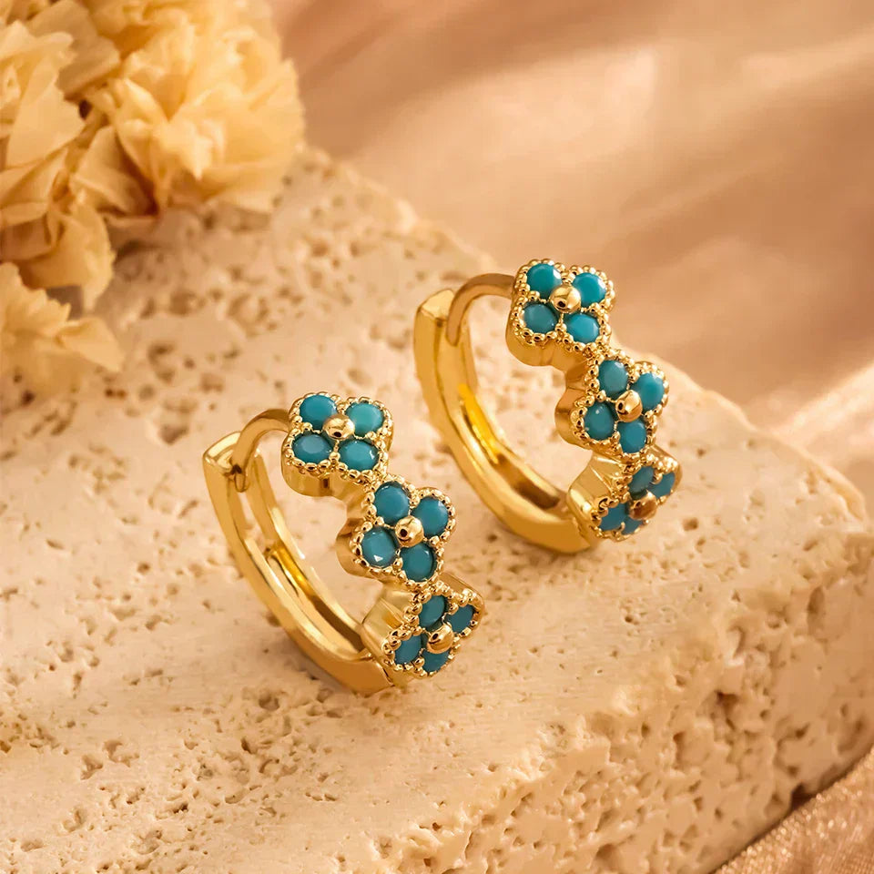 Stijlvolle turkooisblauwe bloemencreolen