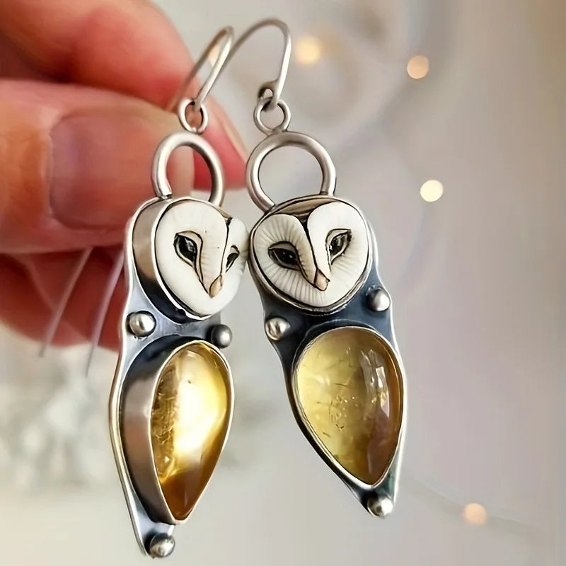 Oorhangers met uilmotief en decoratieve details